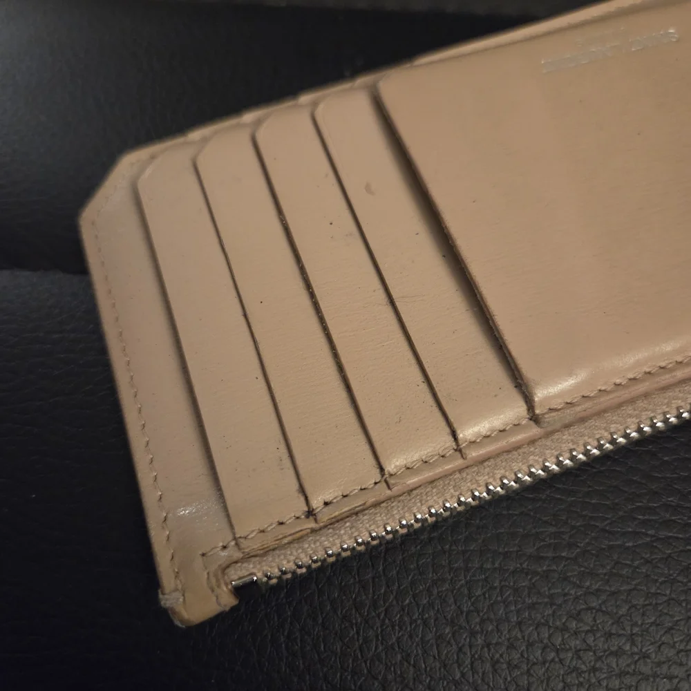 Saint Laurent Fragments Zipped Card Case in Beige Calfskin Leather - Picture 4 of 7